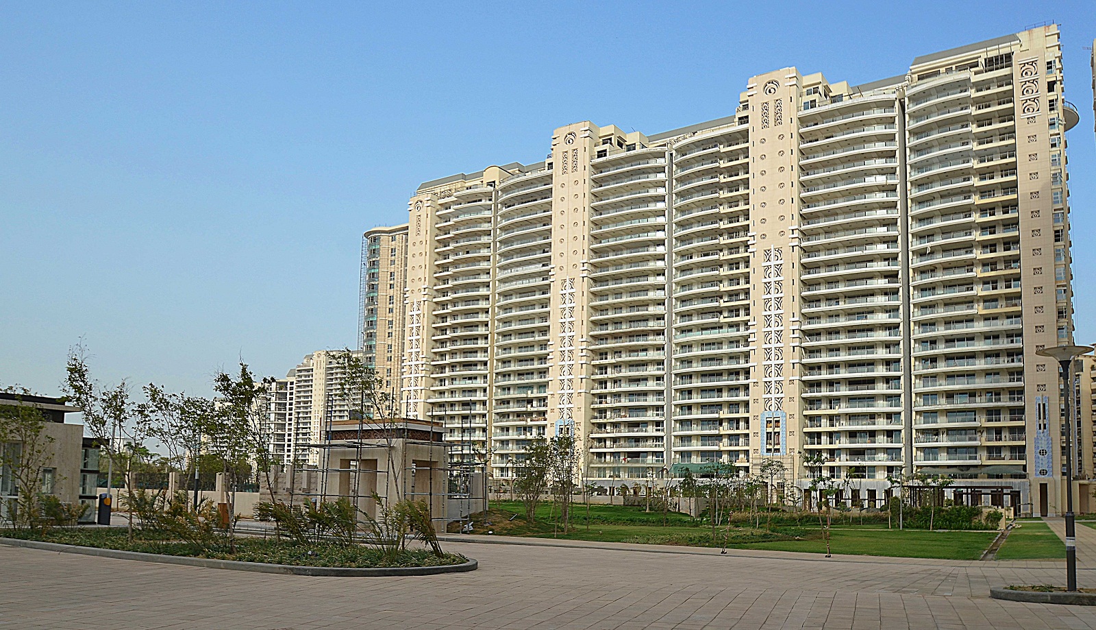 DLF Magnolias